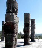 Mexican Atlanteans somewhat reminiscent of Cabalarkon stone gnomes, photo by Jim McPherson, 2016