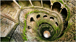 The Quinta da Regaleira well looking down, photo taken from Web
